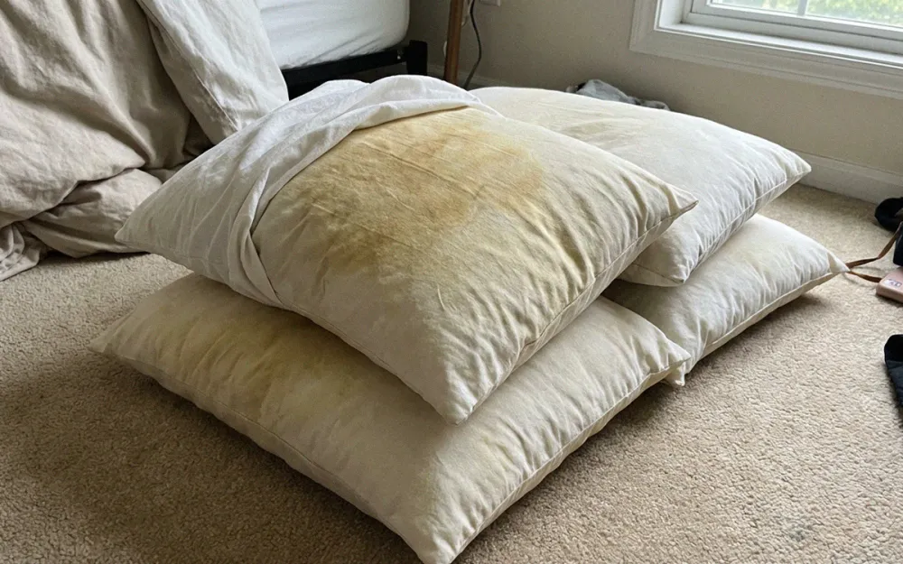 Derila Ergo pillow on a bed